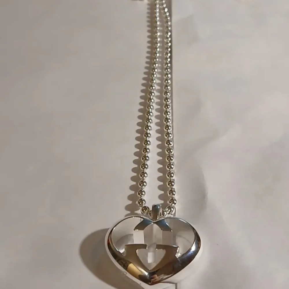 Gucci Love Britt Pendant in  Sterling Silver/ Gorgeous - Picture 3 of 8